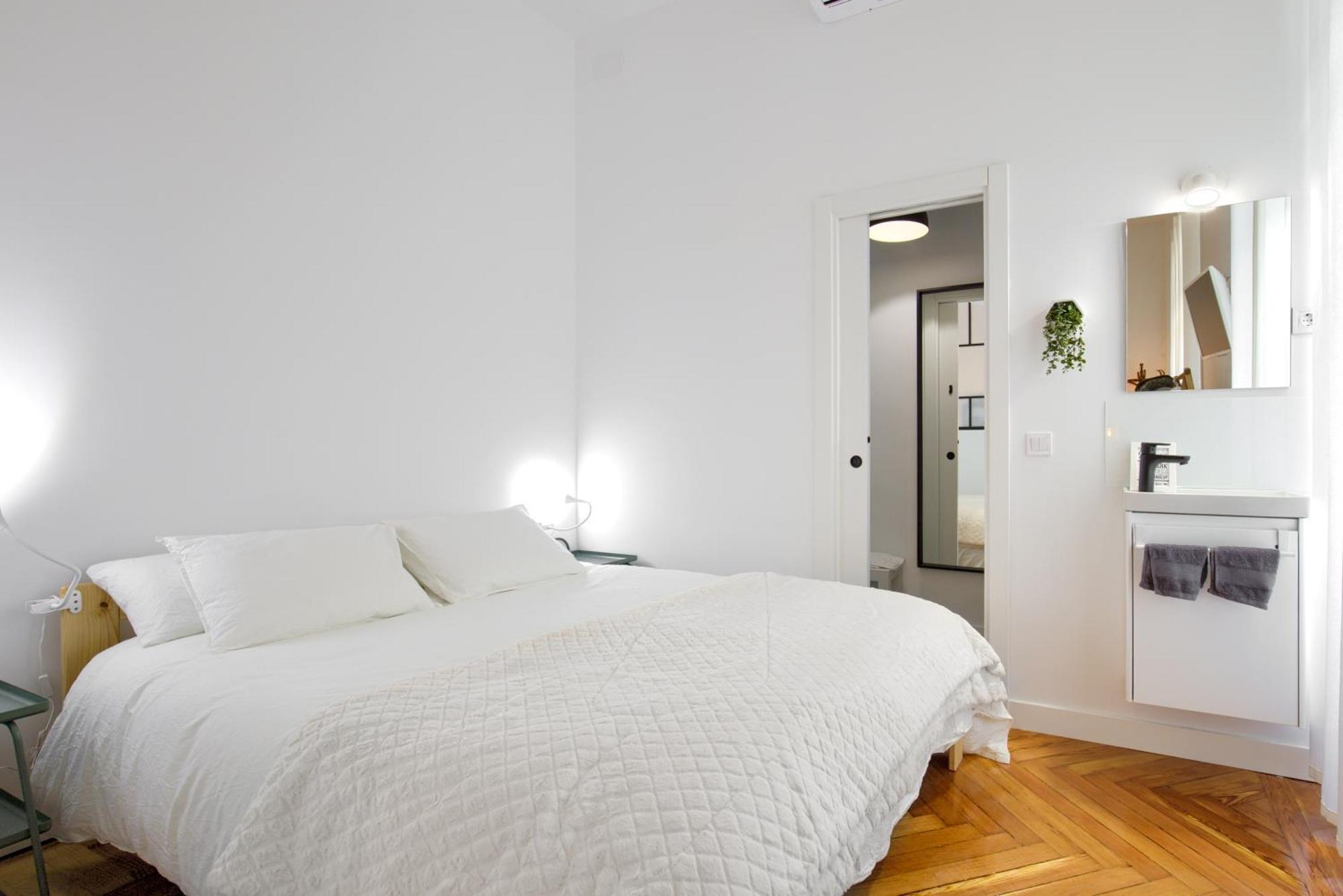 Mezzanine Orange Apartment Madrid Bilik gambar