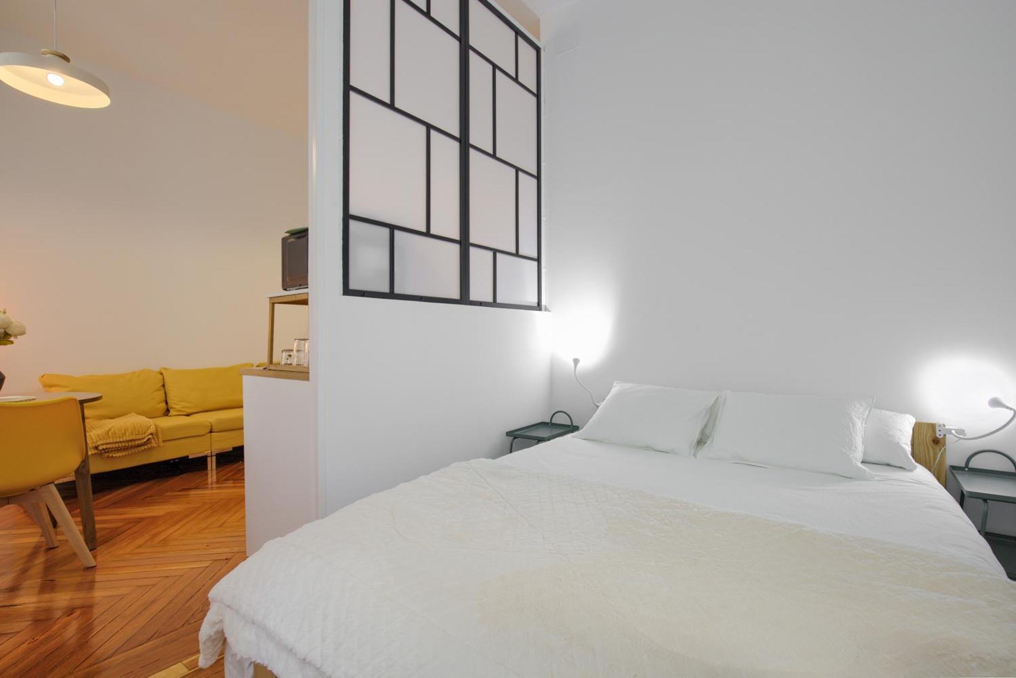 Mezzanine Orange Apartment Madrid Bilik gambar