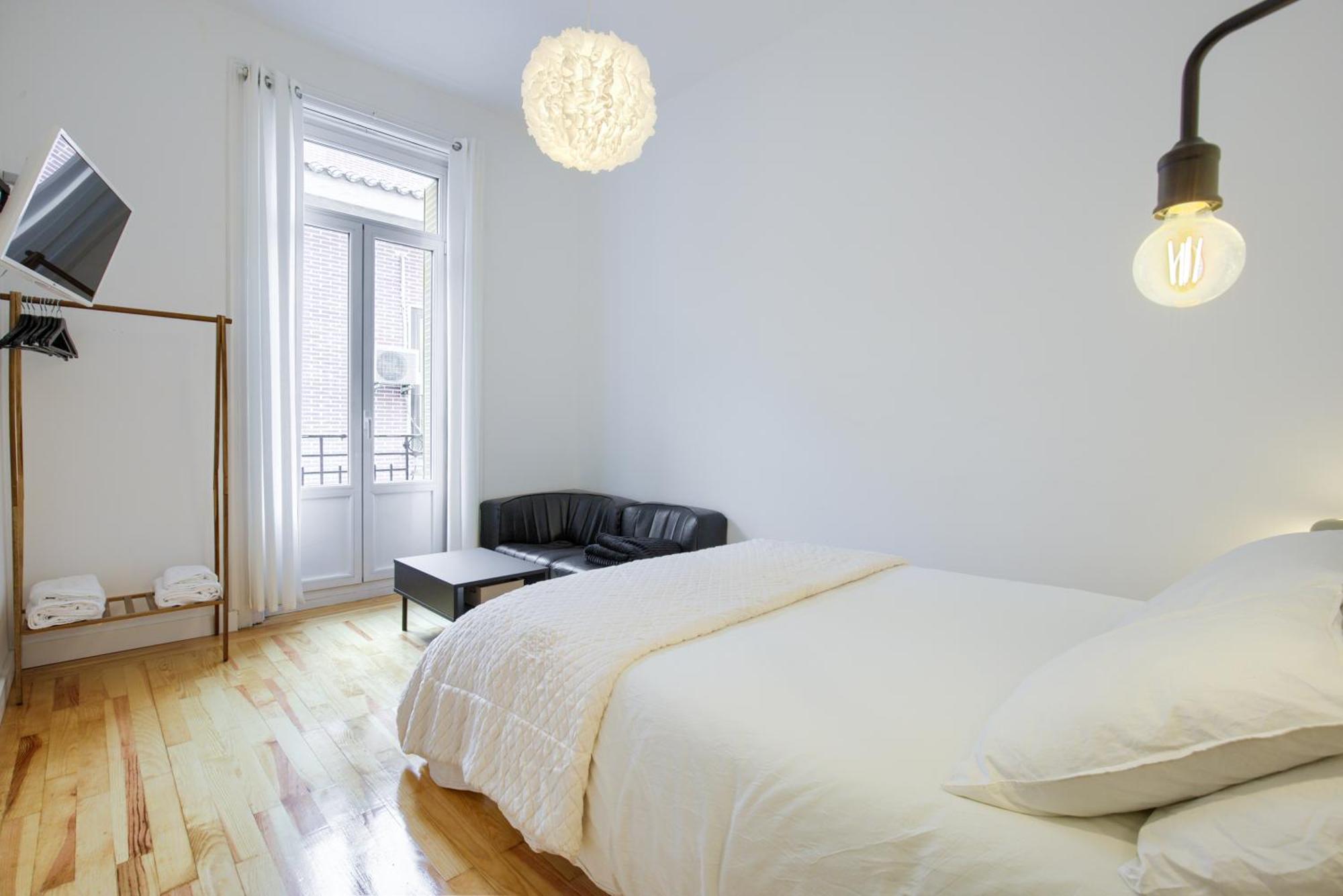 Mezzanine Orange Apartment Madrid Bilik gambar