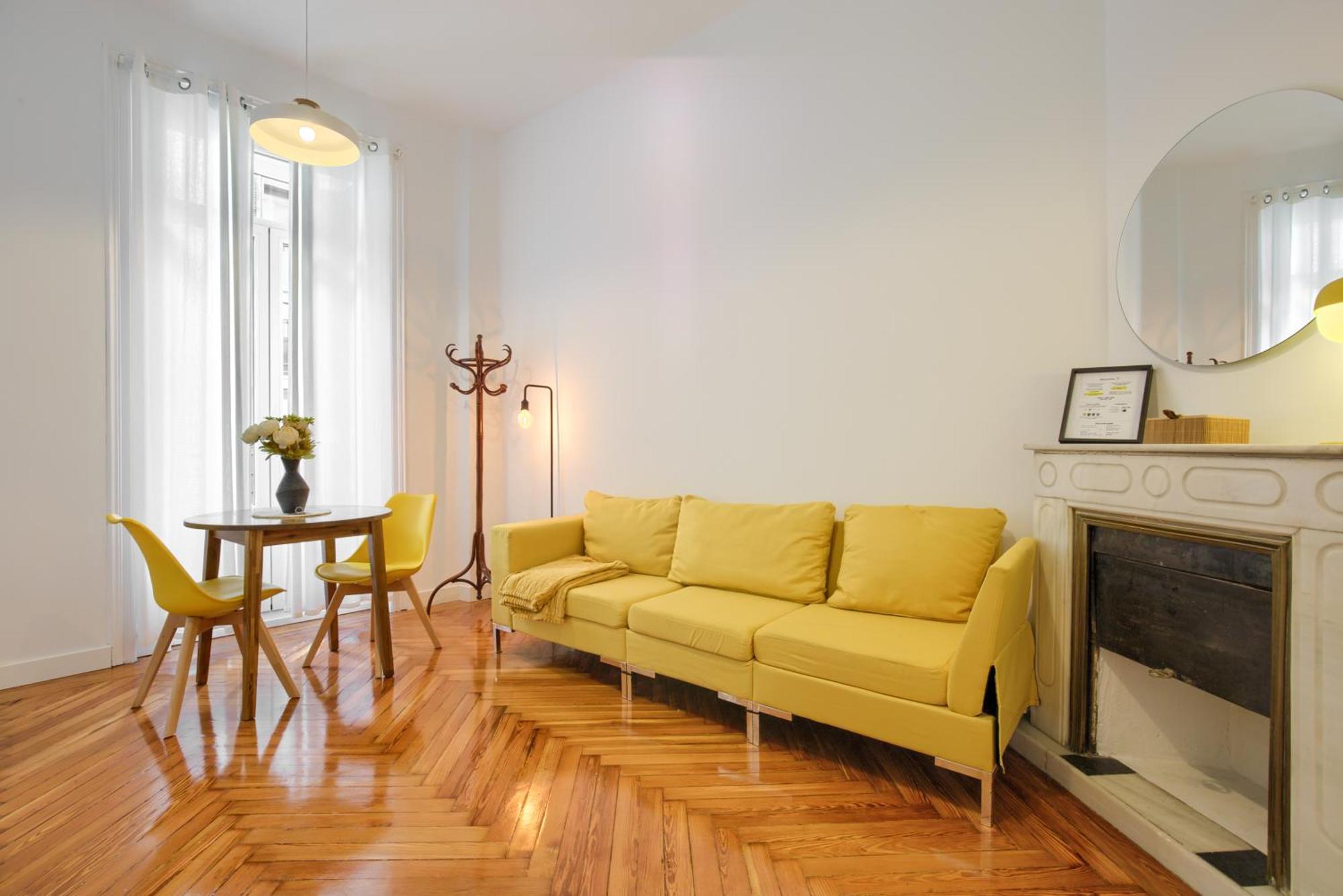 Mezzanine Orange Apartment Madrid Bilik gambar