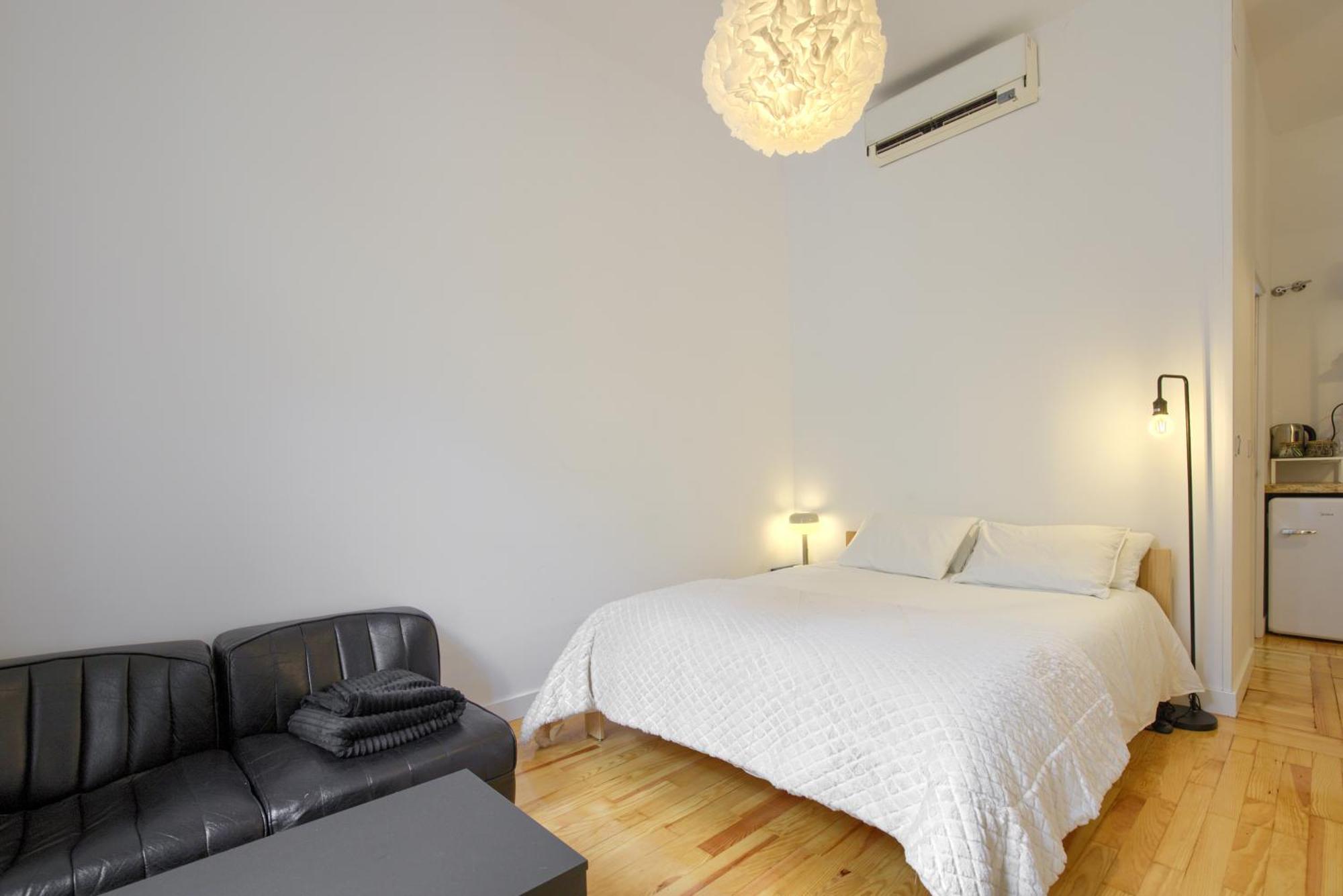 Mezzanine Orange Apartment Madrid Bilik gambar