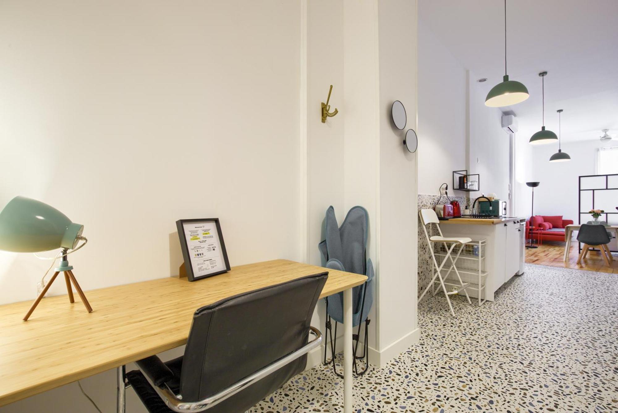 Mezzanine Orange Apartment Madrid Bilik gambar